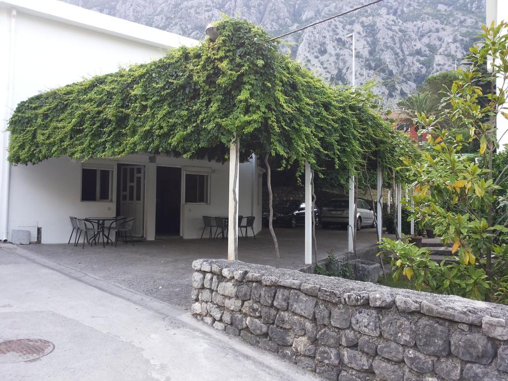 Rooms & Apartments Vukasovic Kotor Quarto foto